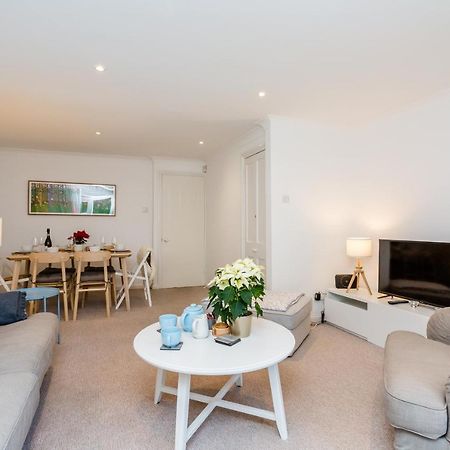 Modern Mews House With Free Parking Space, And Patio By Huluki Sussex Stays Brighton Bagian luar foto