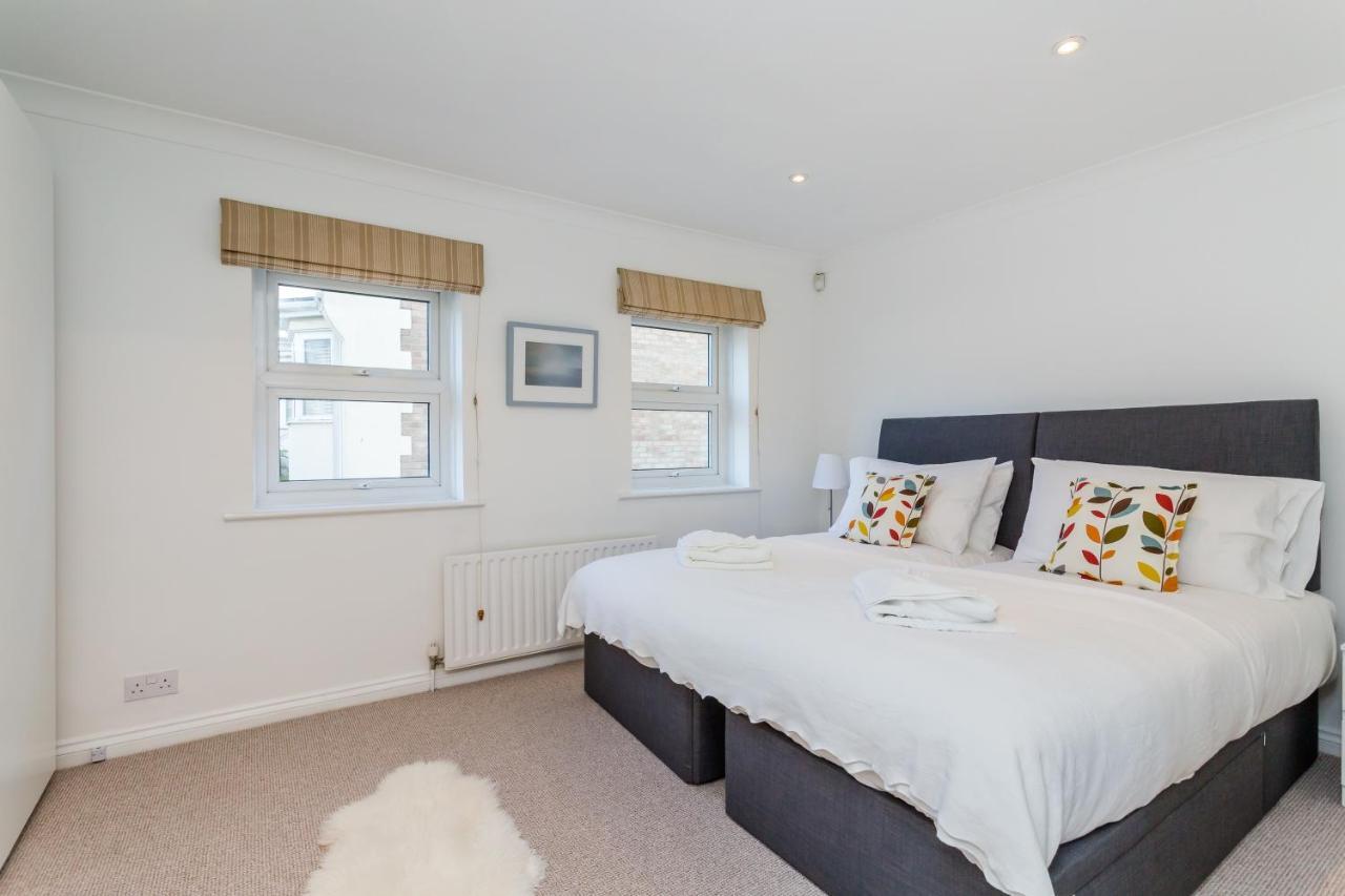Modern Mews House With Free Parking Space, And Patio By Huluki Sussex Stays Brighton Bagian luar foto