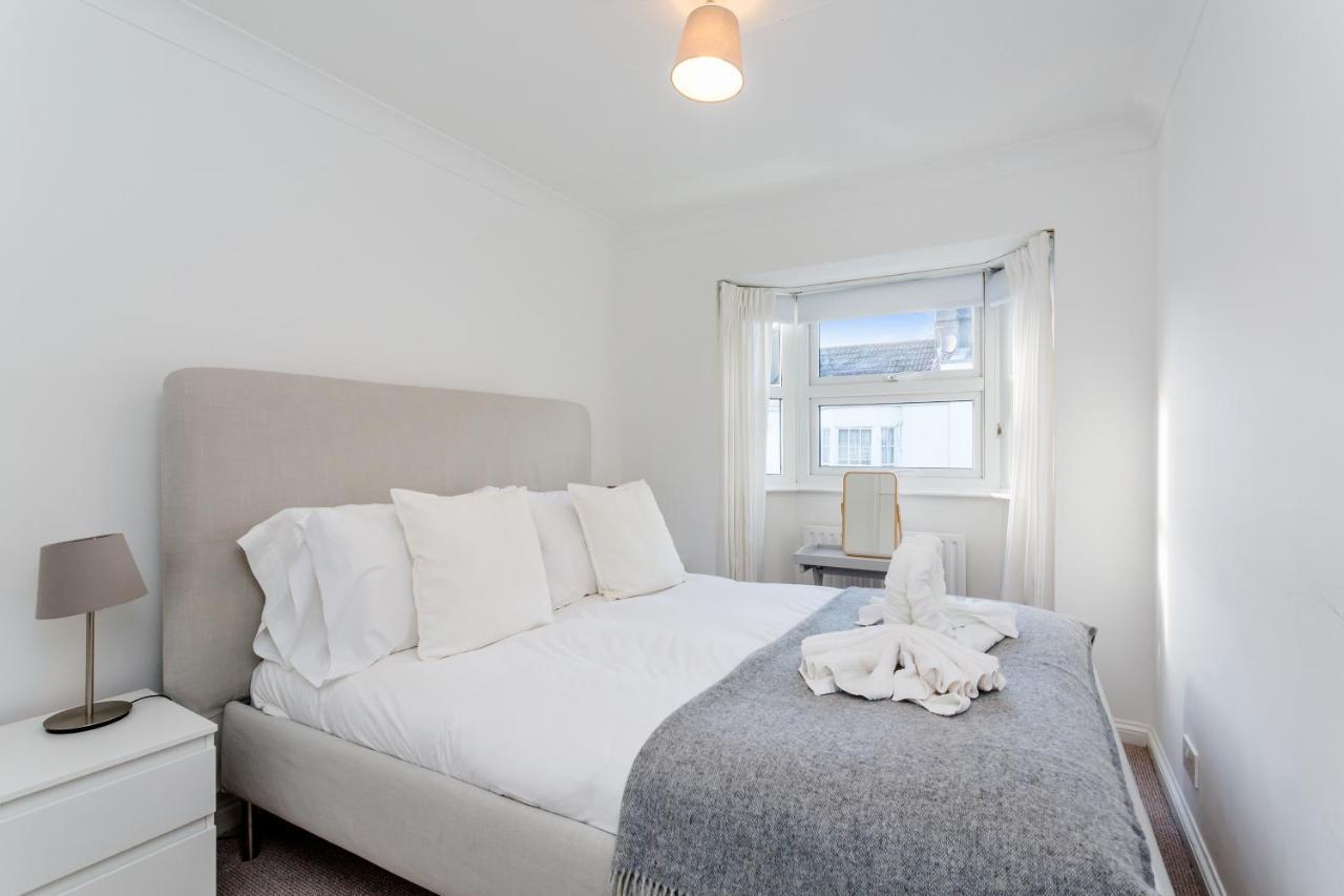 Modern Mews House With Free Parking Space, And Patio By Huluki Sussex Stays Brighton Bagian luar foto