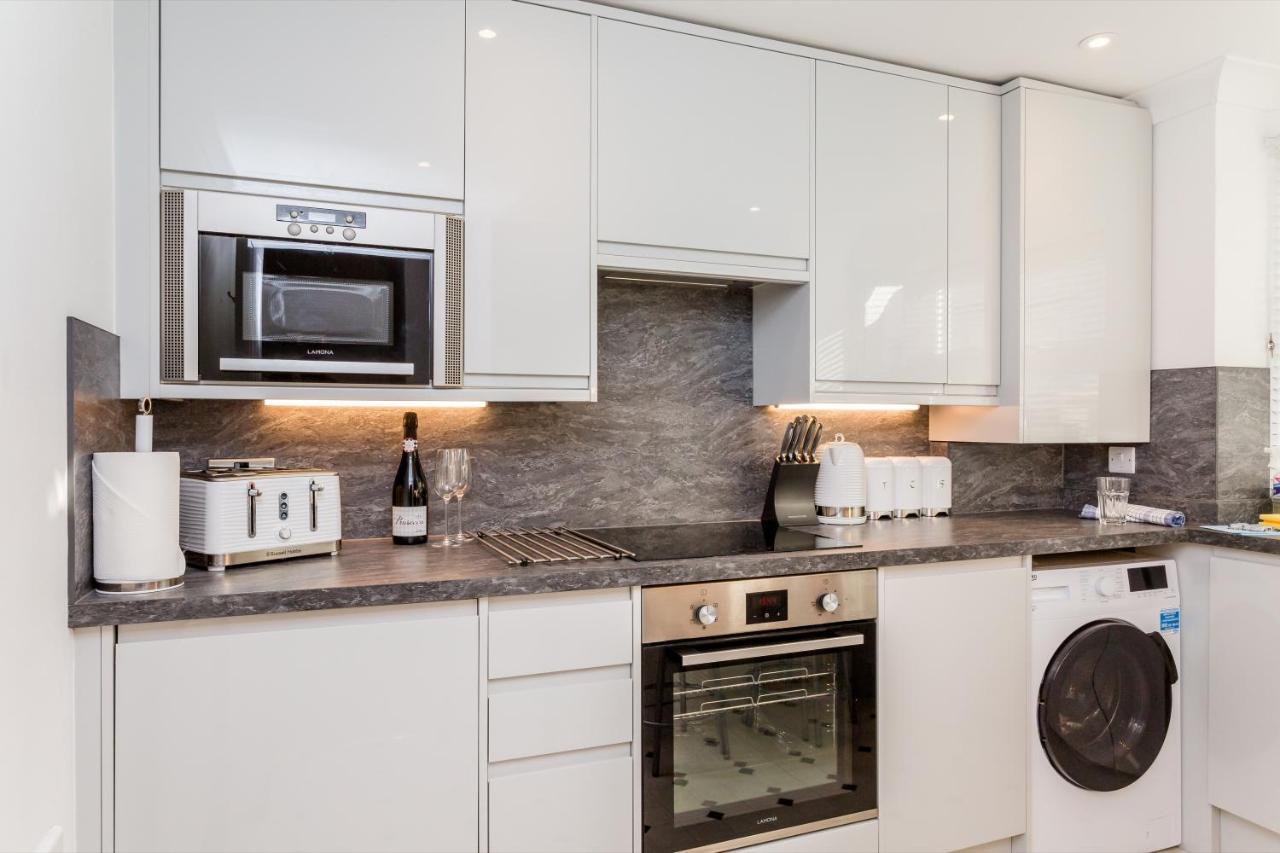 Modern Mews House With Free Parking Space, And Patio By Huluki Sussex Stays Brighton Bagian luar foto
