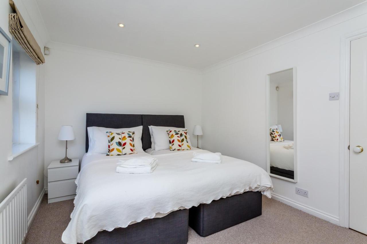 Modern Mews House With Free Parking Space, And Patio By Huluki Sussex Stays Brighton Bagian luar foto