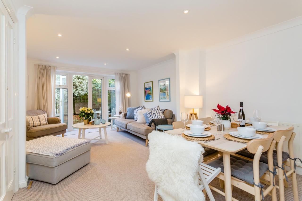 Modern Mews House With Free Parking Space, And Patio By Huluki Sussex Stays Brighton Bagian luar foto