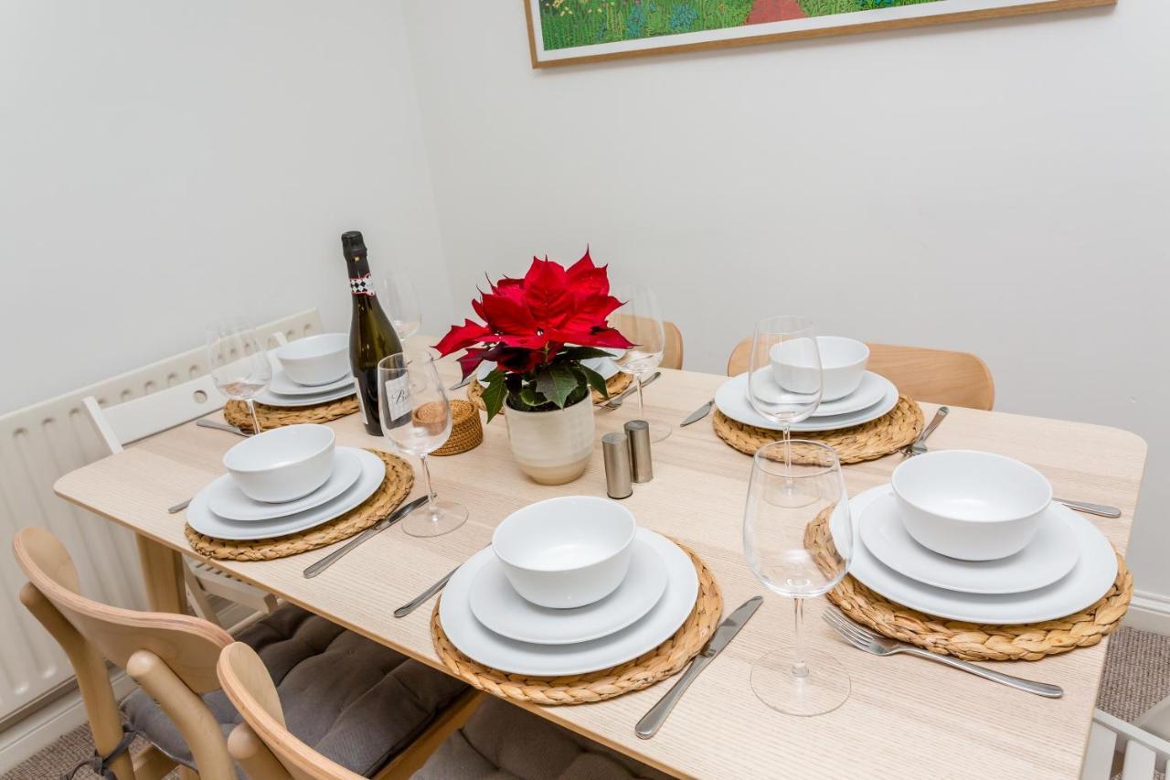 Modern Mews House With Free Parking Space, And Patio By Huluki Sussex Stays Brighton Bagian luar foto
