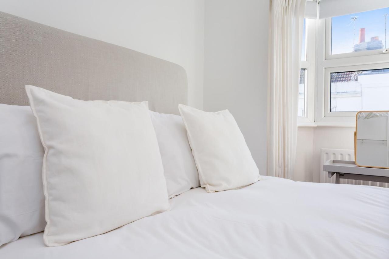 Modern Mews House With Free Parking Space, And Patio By Huluki Sussex Stays Brighton Bagian luar foto