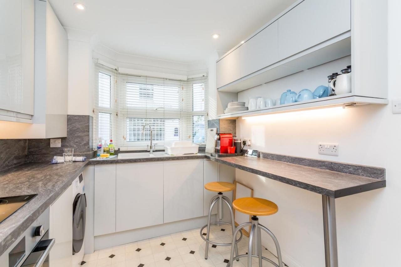 Modern Mews House With Free Parking Space, And Patio By Huluki Sussex Stays Brighton Bagian luar foto