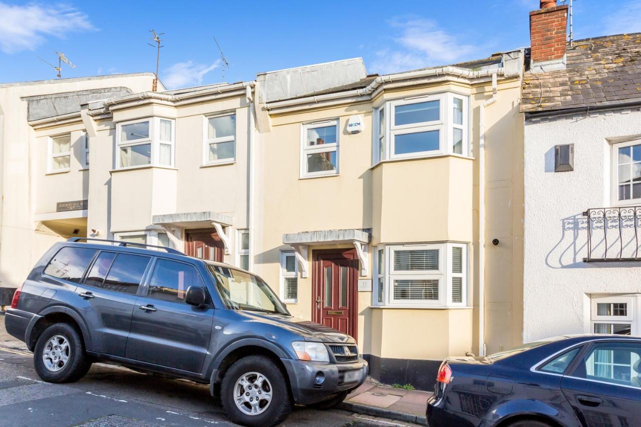 Modern Mews House With Free Parking Space, And Patio By Huluki Sussex Stays Brighton Bagian luar foto