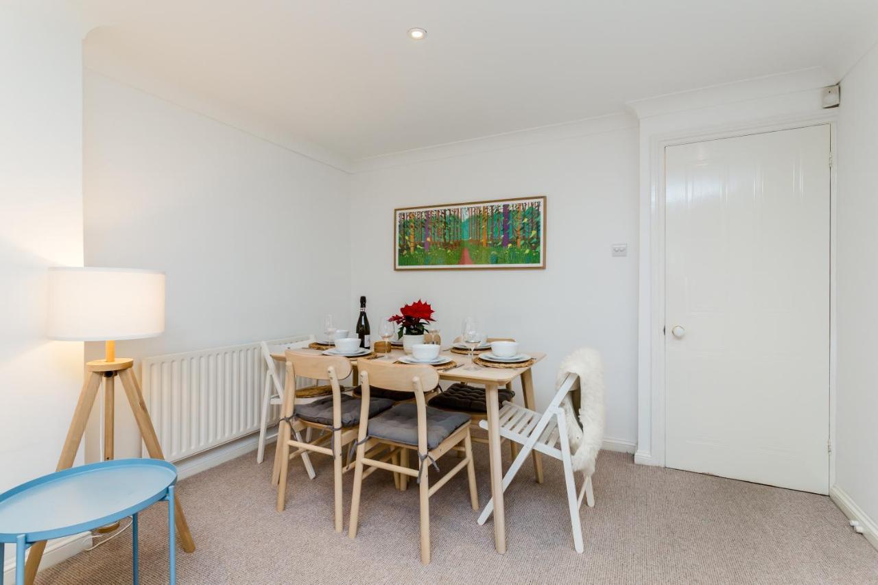 Modern Mews House With Free Parking Space, And Patio By Huluki Sussex Stays Brighton Bagian luar foto